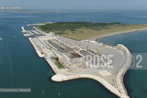 VENEZIA 21 GIUGNO 2011 - FOTO AEREE DEI LAVORI IN CORSO ALLA BOCCA DI PORTO DI CHIOGGIA ©Graziano Arici/Rosebud2  CONSORZIO VENEZIA NUOVA..