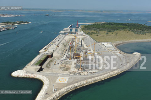 VENEZIA 21 GIUGNO 2011 - FOTO AEREE DEI LAVORI IN CORSO ALLA BOCCA DI PORTO DI CHIOGGIA ©Graziano Arici/Rosebud2  CONSORZIO VENEZIA NUOVA..