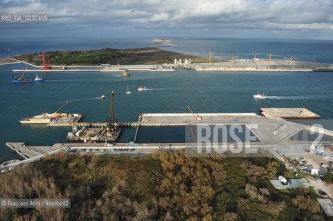 VENEZIA 13/12/10 FOTO AEREE AI LAVORI IN CORSO  PER LA COSTRUZIONE DELLE DIGHE MOBILI ALLA BOCCA DEL PORTO DI CHIOGGIA ©Graziano Arici/Rosebud2 CONSORZIO VENEZIA NUOVA