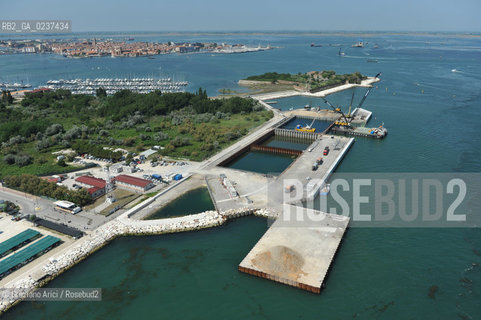 VENEZIA 21 GIUGNO 2011 - FOTO AEREE DEI LAVORI IN CORSO ALLA BOCCA DI PORTO DI CHIOGGIA ©Graziano Arici/Rosebud2  CONSORZIO VENEZIA NUOVA..
