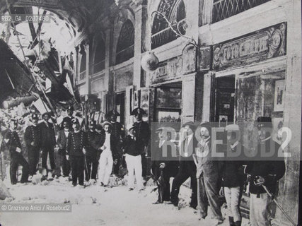 -VENEZIA, THE RUINS OF ST. MARKS BELL TOWER CAMPANILE AT SALVIATI SHOP 14 LUGLIO 1902 ROVINE CAMPANILE FOTOANTICHE ©Graziano Arici/Rosebud2