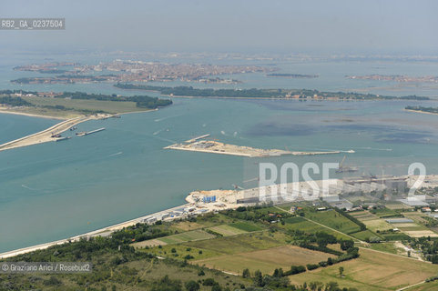 VENEZIA 21 CHIOGGIA 2011 - FOTO AEREE DEI LAVORI IN CORSO ALLA BOCCA DI PORTO DI LIDO©Graziano Arici/Rosebud2  CONSORZIO VENEZIA NUOVA
