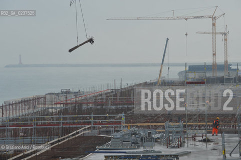 VENEZIA 15/12/10 - LAVORI ALLA BOCCA DI PORTO DI MALAMOCCO SICUREZZA  ©Graziano Arici/Rosebud2  CONSORZIO VENEZIA NUOVA