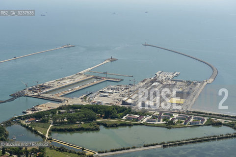 VENEZIA 21 GIUGNO 2011 - FOTO AEREE DEI LAVORI IN CORSO ALLA BOCCA DI PORTO DI MALAMOCCO ©Graziano Arici/Rosebud2  CONSORZIO VENEZIA NUOVA
