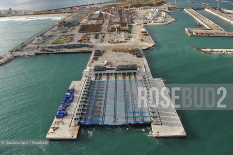VENEZIA 13/12/10 FOTO AEREE AI LAVORI IN CORSO  PER LA COSTRUZIONE DELLE DIGHE MOBILI ALLA BOCCA DEL PORTO DI MALAMOCCO ©Graziano Arici/Rosebud2 CONSORZIO VENEZIA NUOVA