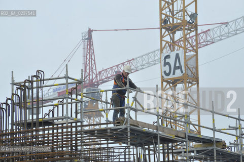 VENEZIA 15/12/10 - LAVORI ALLA BOCCA DI PORTO DI MALAMOCCO SICUREZZA  ©Graziano Arici/Rosebud2  CONSORZIO VENEZIA NUOVA