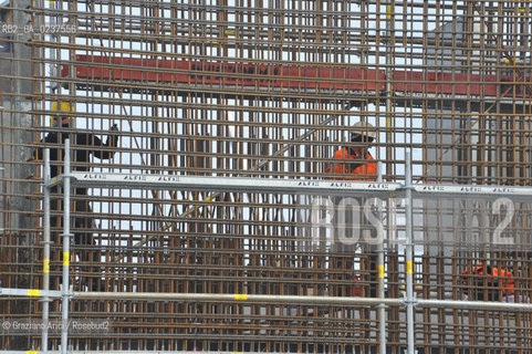 VENEZIA 15/12/10 - LAVORI ALLA BOCCA DI PORTO DI MALAMOCCO SICUREZZA  ©Graziano Arici/Rosebud2  CONSORZIO VENEZIA NUOVA