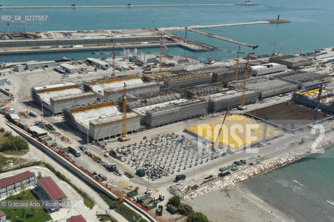 VENEZIA 21 GIUGNO 2011 - FOTO AEREE DEI LAVORI IN CORSO ALLA BOCCA DI PORTO DI MALAMOCCO ©Graziano Arici/Rosebud2  CONSORZIO VENEZIA NUOVA
