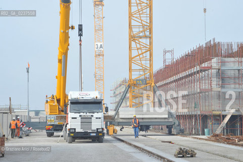 VENEZIA 15/12/10 - LAVORI ALLA BOCCA DI PORTO DI MALAMOCCO SICUREZZA  ©Graziano Arici/Rosebud2  CONSORZIO VENEZIA NUOVA
