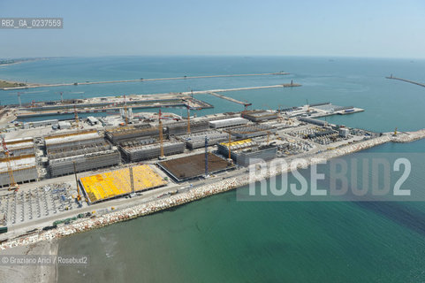 VENEZIA 21 GIUGNO 2011 - FOTO AEREE DEI LAVORI IN CORSO ALLA BOCCA DI PORTO DI MALAMOCCO ©Graziano Arici/Rosebud2  CONSORZIO VENEZIA NUOVA