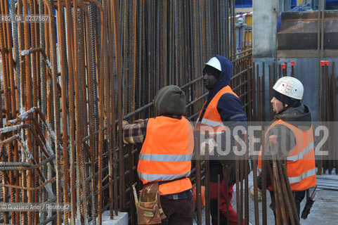 VENEZIA 15/12/10 - LAVORI ALLA BOCCA DI PORTO DI MALAMOCCO SICUREZZA  ©Graziano Arici/Rosebud2  CONSORZIO VENEZIA NUOVA
