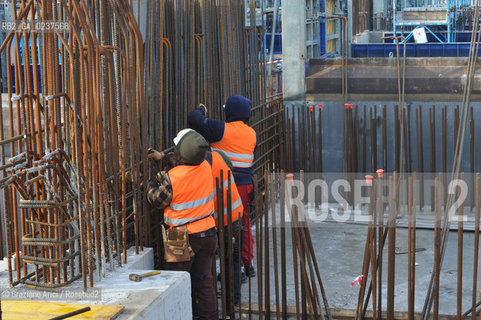 VENEZIA 15/12/10 - LAVORI ALLA BOCCA DI PORTO DI MALAMOCCO SICUREZZA  ©Graziano Arici/Rosebud2  CONSORZIO VENEZIA NUOVA