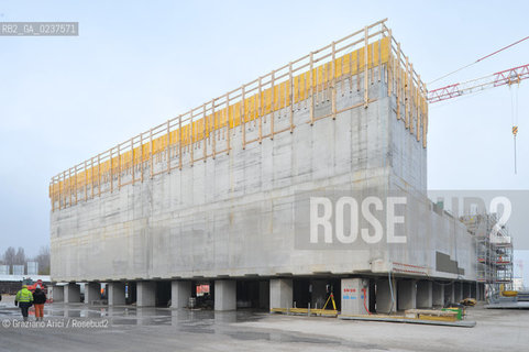 VENEZIA 15/12/10 - LAVORI ALLA BOCCA DI PORTO DI MALAMOCCO SICUREZZA  ©Graziano Arici/Rosebud2  CONSORZIO VENEZIA NUOVA