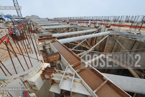 VENEZIA 15/12/10 - LAVORI ALLA BOCCA DI PORTO DI MALAMOCCO SICUREZZA  ©Graziano Arici/Rosebud2  CONSORZIO VENEZIA NUOVA