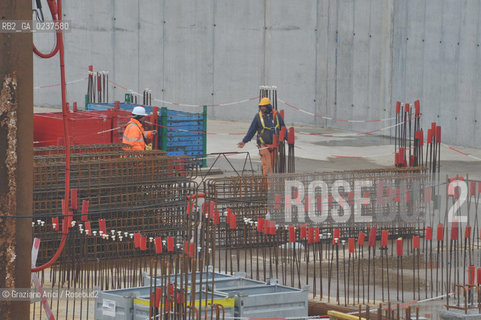 VENEZIA 15/12/10 - LAVORI ALLA BOCCA DI PORTO DI MALAMOCCO SICUREZZA  ©Graziano Arici/Rosebud2  CONSORZIO VENEZIA NUOVA