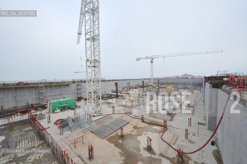 VENEZIA 15/12/10 - LAVORI ALLA BOCCA DI PORTO DI MALAMOCCO SICUREZZA  ©Graziano Arici/Rosebud2  CONSORZIO VENEZIA NUOVA