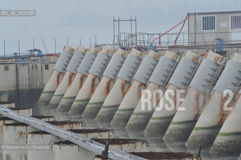 VENEZIA 15/12/10 - LAVORI ALLA BOCCA DI PORTO DI MALAMOCCO SICUREZZA  ©Graziano Arici/Rosebud2  CONSORZIO VENEZIA NUOVA