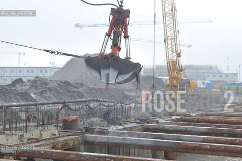 VENEZIA 15/12/10 - LAVORI ALLA BOCCA DI PORTO DI MALAMOCCO SICUREZZA  ©Graziano Arici/Rosebud2  CONSORZIO VENEZIA NUOVA