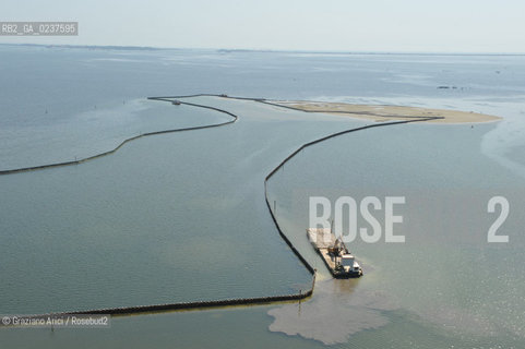 VENEZIA 21 GIUGNO 2011 - FOTO AEREE DELLE BARENE MILLECAMPI ©Graziano Arici/Rosebud2  CONSORZIO VENEZIA NUOVA