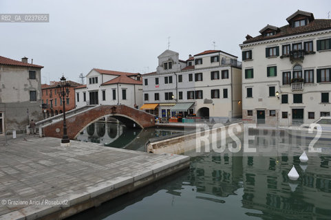 CHIOGGIA 21/12/2012 CANALE DELLA VENA - POSA IN OPERA DEI CASSONI ANTI ALTA MAREA E PARATIE MOBILI  ©Graziano Arici/Rosebud2   CONSORZIO VENEZIA NUOVA