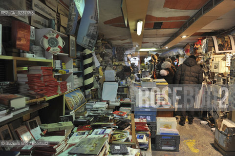 Venice 12/2/12 - The bookshop Acqua Alta libri libreria ©Graziano Arici/Rosebud2