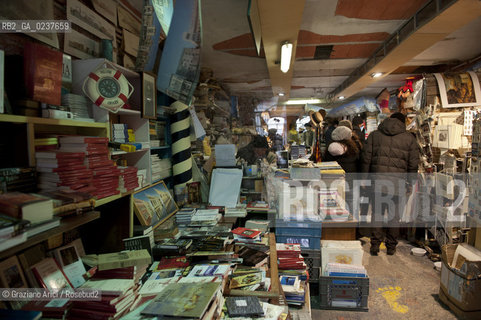 Venice 12/2/12 - The bookshop Acqua Alta libri libreria ©Graziano Arici/Rosebud2