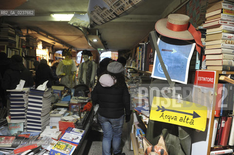 Venice 12/2/12 - The bookshop Acqua Alta libri libreria ©Graziano Arici/Rosebud2