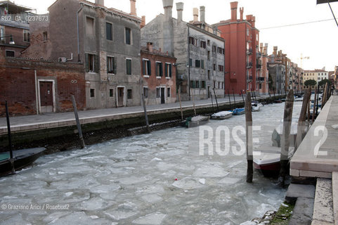 Venice 6/2/12 - Frozen canals and lagoon laguna e canali ghiacciati per il freddo canale degli ormesini e di s.giobbe ©Graziano Arici/Rosebud2