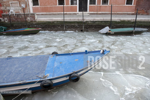 Venice 6/2/12 - Frozen canals and lagoon laguna e canali ghiacciati per il freddo canale degli ormesini e di s.giobbe ©Graziano Arici/Rosebud2