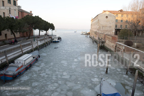 Venice 6/2/12 - Frozen canals and lagoon laguna e canali ghiacciati per il freddo canale degli ormesini e di s.giobbe ©Graziano Arici/Rosebud2