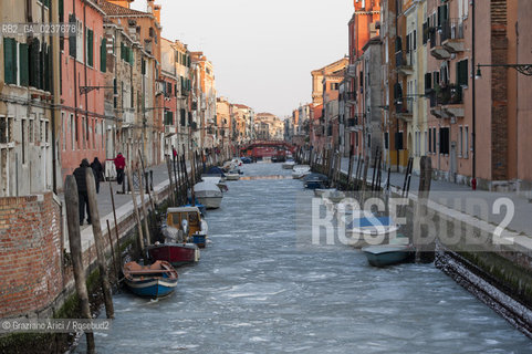 Venice 6/2/12 - Frozen canals and lagoon laguna e canali ghiacciati per il freddo canale degli ormesini e di s.giobbe ©Graziano Arici/Rosebud2