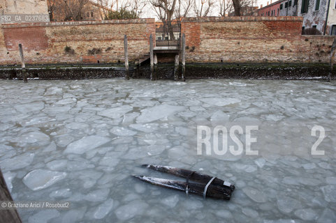 Venice 6/2/12 - Frozen canals and lagoon laguna e canali ghiacciati per il freddo canale degli ormesini e di s.giobbe ©Graziano Arici/Rosebud2