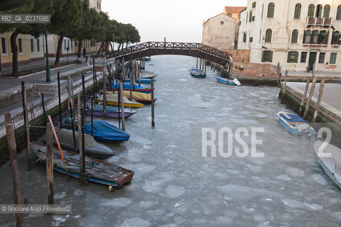 Venice 6/2/12 - Frozen canals and lagoon laguna e canali ghiacciati per il freddo canale degli ormesini e di s.giobbe ©Graziano Arici/Rosebud2