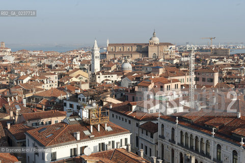 Venezia 12/1/12 - Lavori di restauro delle Cupole della Basilica di San Marco di Venezia. I lavori di restauro sono diretti dalla Procuratoria della Basilica e da 1000 anni fanno in modo che la complessa struttura sia continuamente monitorata e restaurata - dome of the St:Marks Basilik ©Graziano Arici/Rosebud2
