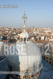 Venezia 12/1/12 - Lavori di restauro delle Cupole della Basilica di San Marco di Venezia. I lavori di restauro sono diretti dalla Procuratoria della Basilica e da 1000 anni fanno in modo che la complessa struttura sia continuamente monitorata e restaurata - dome of the St:Marks Basilik ©Graziano Arici/Rosebud2