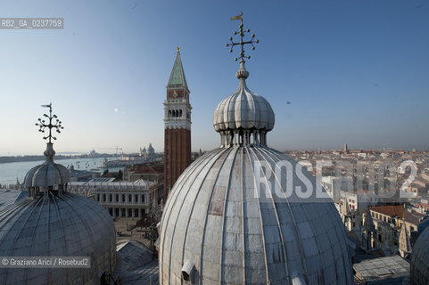 Venezia 12/1/12 - Lavori di restauro delle Cupole della Basilica di San Marco di Venezia. I lavori di restauro sono diretti dalla Procuratoria della Basilica e da 1000 anni fanno in modo che la complessa struttura sia continuamente monitorata e restaurata - dome of the St:Marks Basilik ©Graziano Arici/Rosebud2