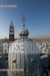 Venezia 12/1/12 - Lavori di restauro delle Cupole della Basilica di San Marco di Venezia. I lavori di restauro sono diretti dalla Procuratoria della Basilica e da 1000 anni fanno in modo che la complessa struttura sia continuamente monitorata e restaurata - dome of the St:Marks Basilik ©Graziano Arici/Rosebud2