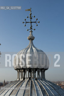 Venezia 12/1/12 - Lavori di restauro delle Cupole della Basilica di San Marco di Venezia. I lavori di restauro sono diretti dalla Procuratoria della Basilica e da 1000 anni fanno in modo che la complessa struttura sia continuamente monitorata e restaurata - dome of the St:Marks Basilik ©Graziano Arici/Rosebud2