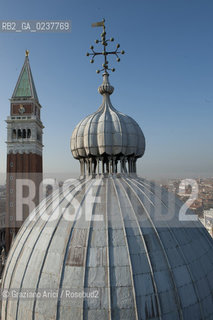 Venezia 12/1/12 - Lavori di restauro delle Cupole della Basilica di San Marco di Venezia. I lavori di restauro sono diretti dalla Procuratoria della Basilica e da 1000 anni fanno in modo che la complessa struttura sia continuamente monitorata e restaurata - dome of the St:Marks Basilik ©Graziano Arici/Rosebud2