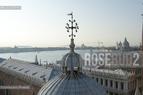 Venezia 12/1/12 - Lavori di restauro delle Cupole della Basilica di San Marco di Venezia. I lavori di restauro sono diretti dalla Procuratoria della Basilica e da 1000 anni fanno in modo che la complessa struttura sia continuamente monitorata e restaurata - dome of the St:Marks Basilik ©Graziano Arici/Rosebud2