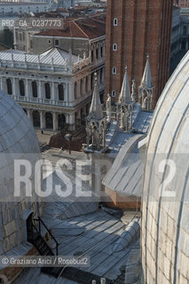 Venezia 12/1/12 - Lavori di restauro delle Cupole della Basilica di San Marco di Venezia. I lavori di restauro sono diretti dalla Procuratoria della Basilica e da 1000 anni fanno in modo che la complessa struttura sia continuamente monitorata e restaurata - dome of the St:Marks Basilik ©Graziano Arici/Rosebud2