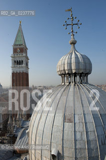 Venezia 12/1/12 - Lavori di restauro delle Cupole della Basilica di San Marco di Venezia. I lavori di restauro sono diretti dalla Procuratoria della Basilica e da 1000 anni fanno in modo che la complessa struttura sia continuamente monitorata e restaurata - dome of the St:Marks Basilik ©Graziano Arici/Rosebud2