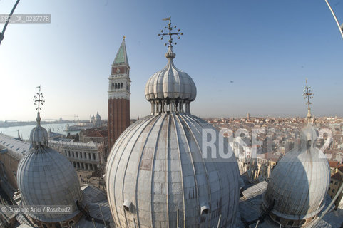 Venezia 12/1/12 - Lavori di restauro delle Cupole della Basilica di San Marco di Venezia. I lavori di restauro sono diretti dalla Procuratoria della Basilica e da 1000 anni fanno in modo che la complessa struttura sia continuamente monitorata e restaurata - dome of the St:Marks Basilik ©Graziano Arici/Rosebud2