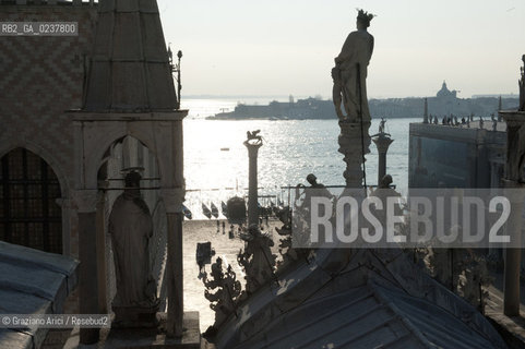 Venezia 12/1/12 - Lavori di restauro delle Cupole della Basilica di San Marco di Venezia. I lavori di restauro sono diretti dalla Procuratoria della Basilica e da 1000 anni fanno in modo che la complessa struttura sia continuamente monitorata e restaurata - dome of the St:Marks Basilik ©Graziano Arici/Rosebud2