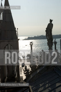 Venezia 12/1/12 - Lavori di restauro delle Cupole della Basilica di San Marco di Venezia. I lavori di restauro sono diretti dalla Procuratoria della Basilica e da 1000 anni fanno in modo che la complessa struttura sia continuamente monitorata e restaurata - dome of the St:Marks Basilik ©Graziano Arici/Rosebud2