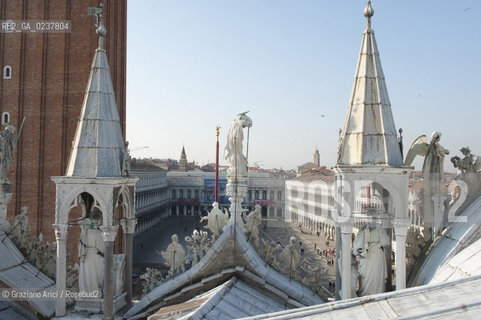 Venezia 12/1/12 - Lavori di restauro delle Cupole della Basilica di San Marco di Venezia. I lavori di restauro sono diretti dalla Procuratoria della Basilica e da 1000 anni fanno in modo che la complessa struttura sia continuamente monitorata e restaurata - dome of the St:Marks Basilik ©Graziano Arici/Rosebud2