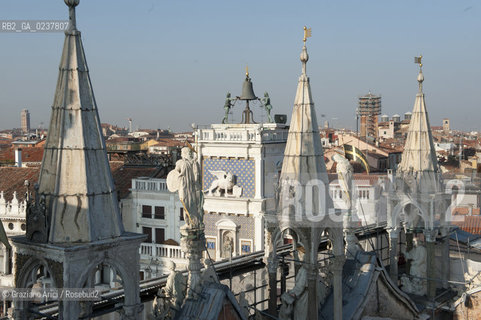 Venezia 12/1/12 - Lavori di restauro delle Cupole della Basilica di San Marco di Venezia. I lavori di restauro sono diretti dalla Procuratoria della Basilica e da 1000 anni fanno in modo che la complessa struttura sia continuamente monitorata e restaurata - dome of the St:Marks Basilik ©Graziano Arici/Rosebud2