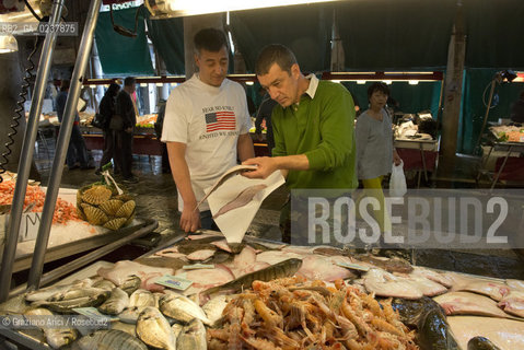 Venice 5/5/12 - One of the best fishmonger in the Rialto Fishmarket. Marco Bergamasco - pescivendolo di Rialto pesce mercato ©Graziano Arici/Rosebud2