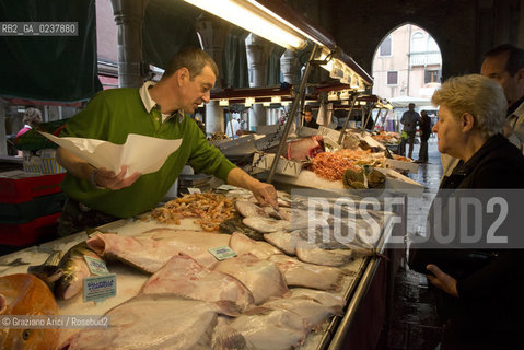 Venice 5/5/12 - One of the best fishmonger in the Rialto Fishmarket. Marco Bergamasco - pescivendolo di Rialto pesce mercato ©Graziano Arici/Rosebud2