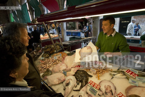 Venice 5/5/12 - One of the best fishmonger in the Rialto Fishmarket. Marco Bergamasco - pescivendolo di Rialto pesce mercato ©Graziano Arici/Rosebud2